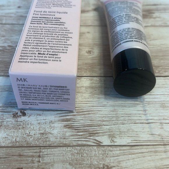NEW MK Ivory 5 Timewise LUMINOUS-WEAR Liquid Foundation Ivory 5 New in box - Picture 7 of 8
